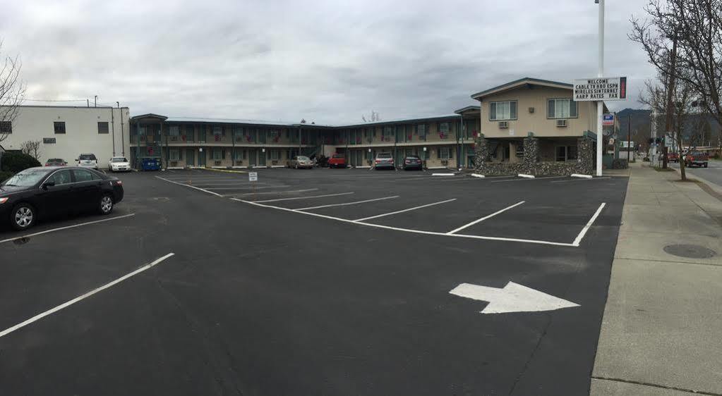 Knights Inn Motel Grants Pass Exterior photo