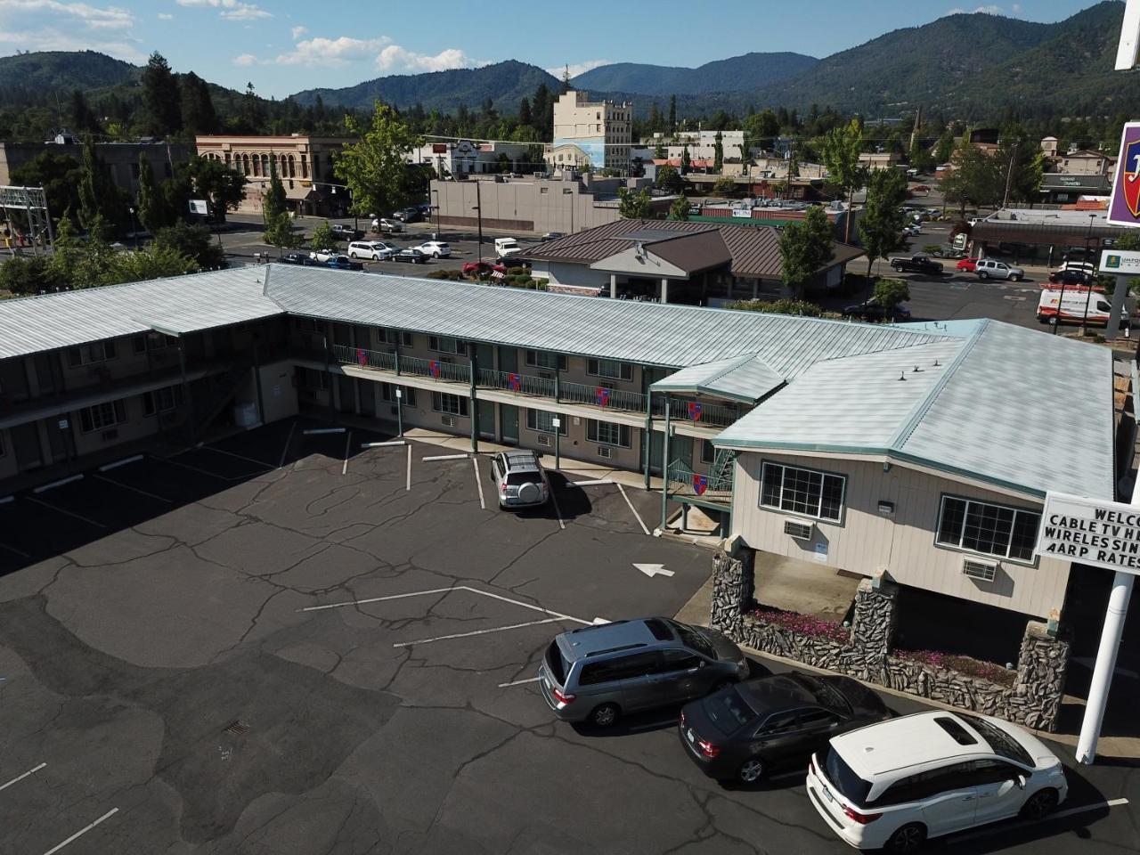 Knights Inn Motel Grants Pass Exterior photo